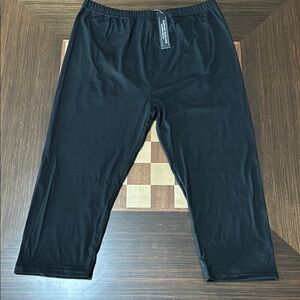 NEW Lush Moda womens stretch black capri leggings-plus size.